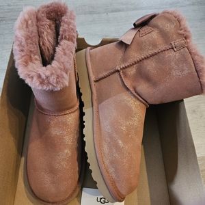 Uggs women fur lined boot 8